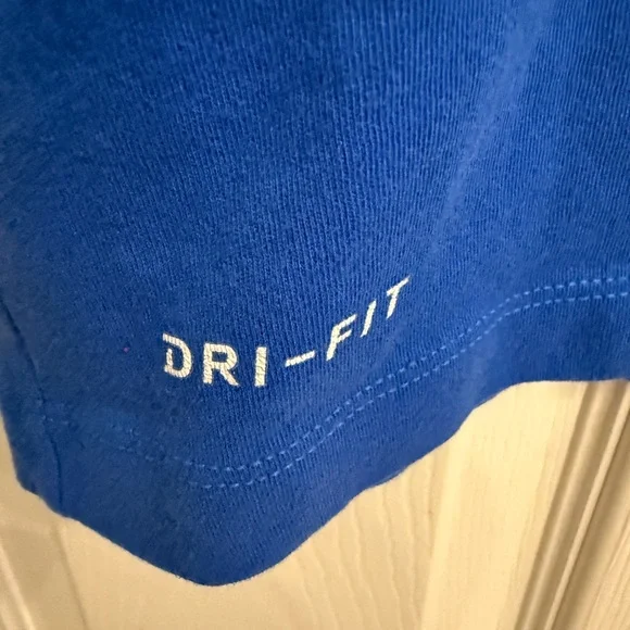 Nike Dri-fit Medium T-shirt - Picture 3 of 4